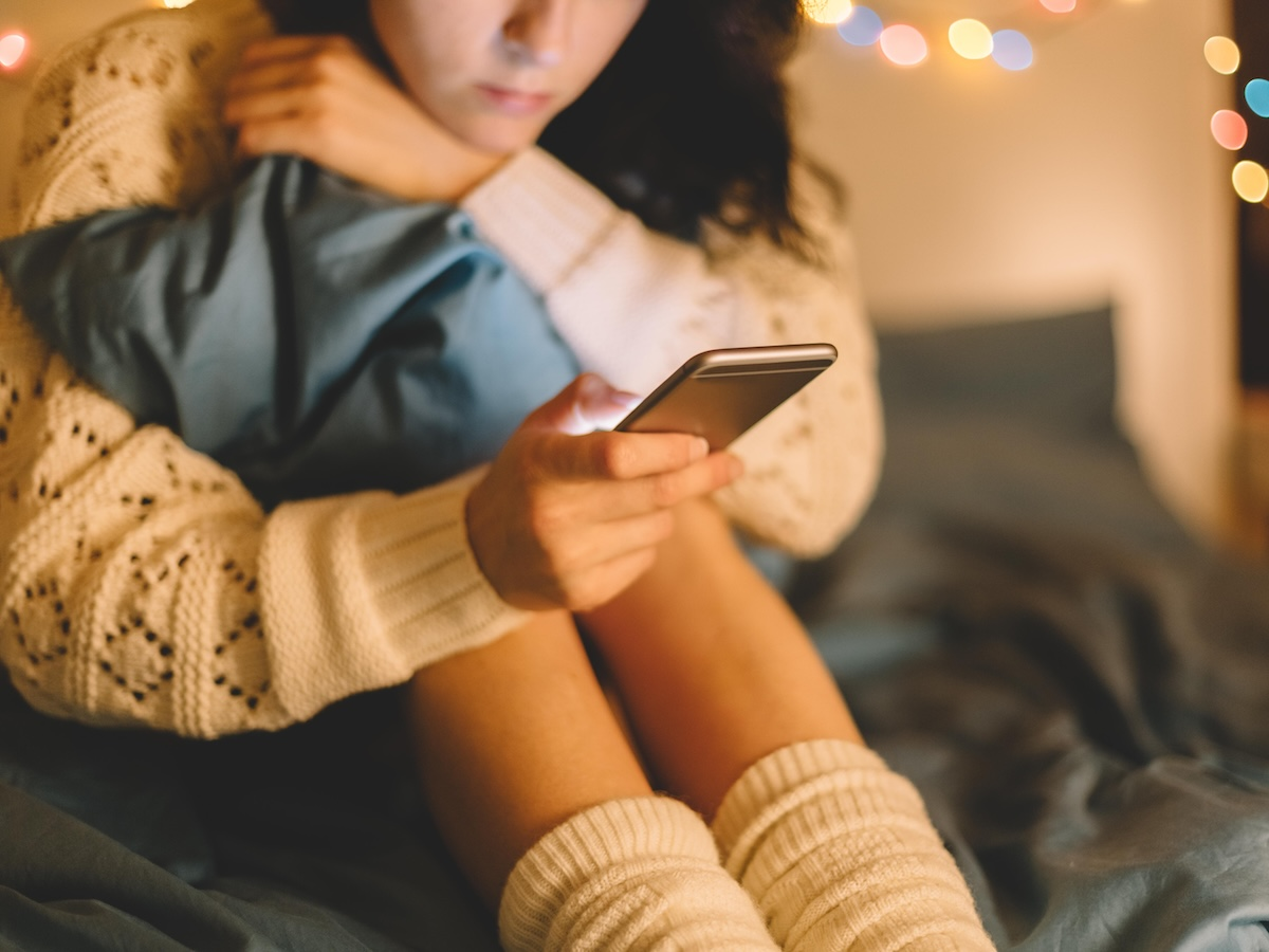 HealthySMS Text Messaging System Adjunct to Adolescent Group Cognitive Behavioral Therapy in the Context of COVID-19 (Let’s Text!): Pilot Feasibility and Acceptability Study
