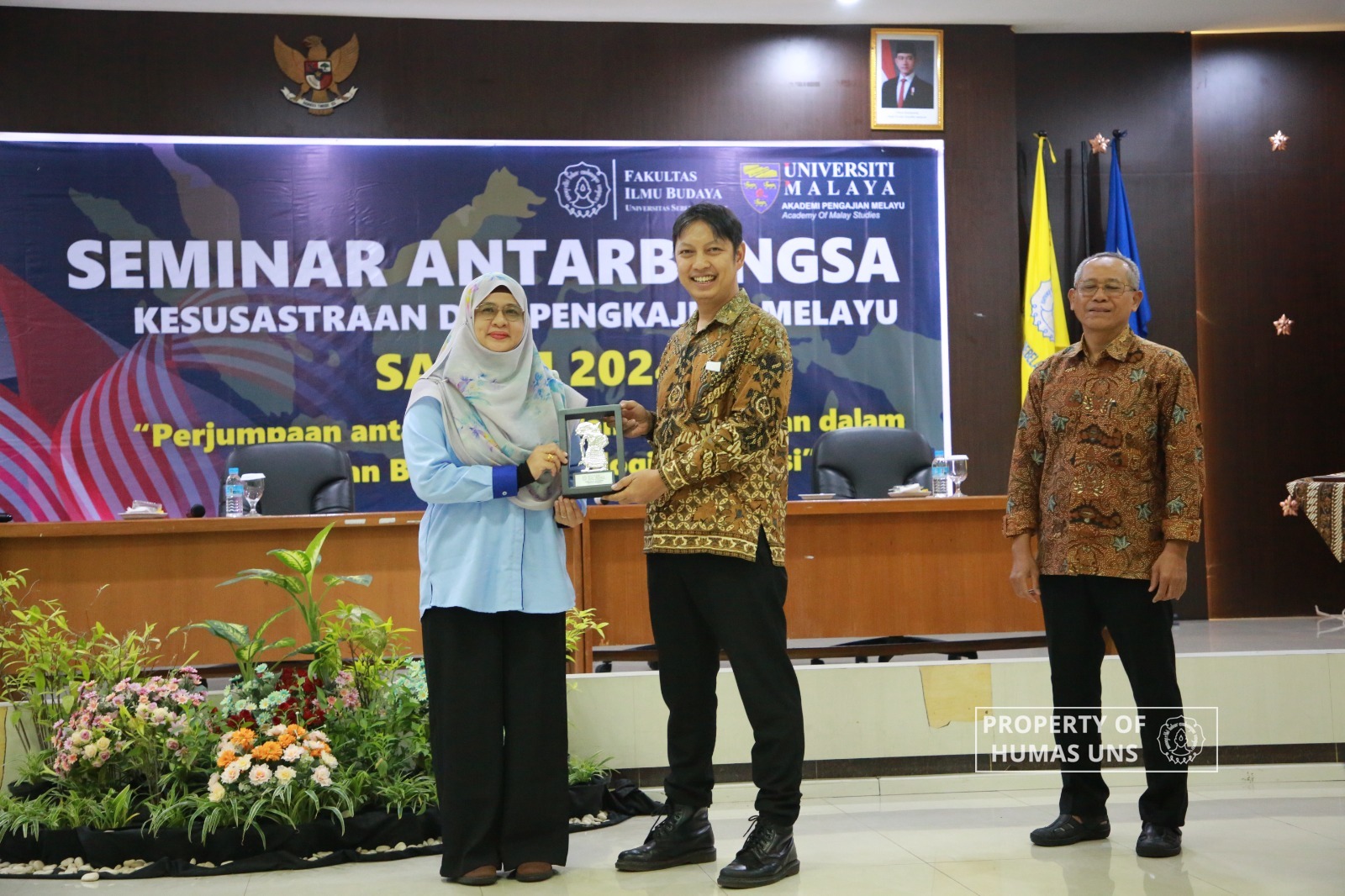 UNS Indonesian Literature Study Program Collaborates with APM UM to Host SAKPM 2024