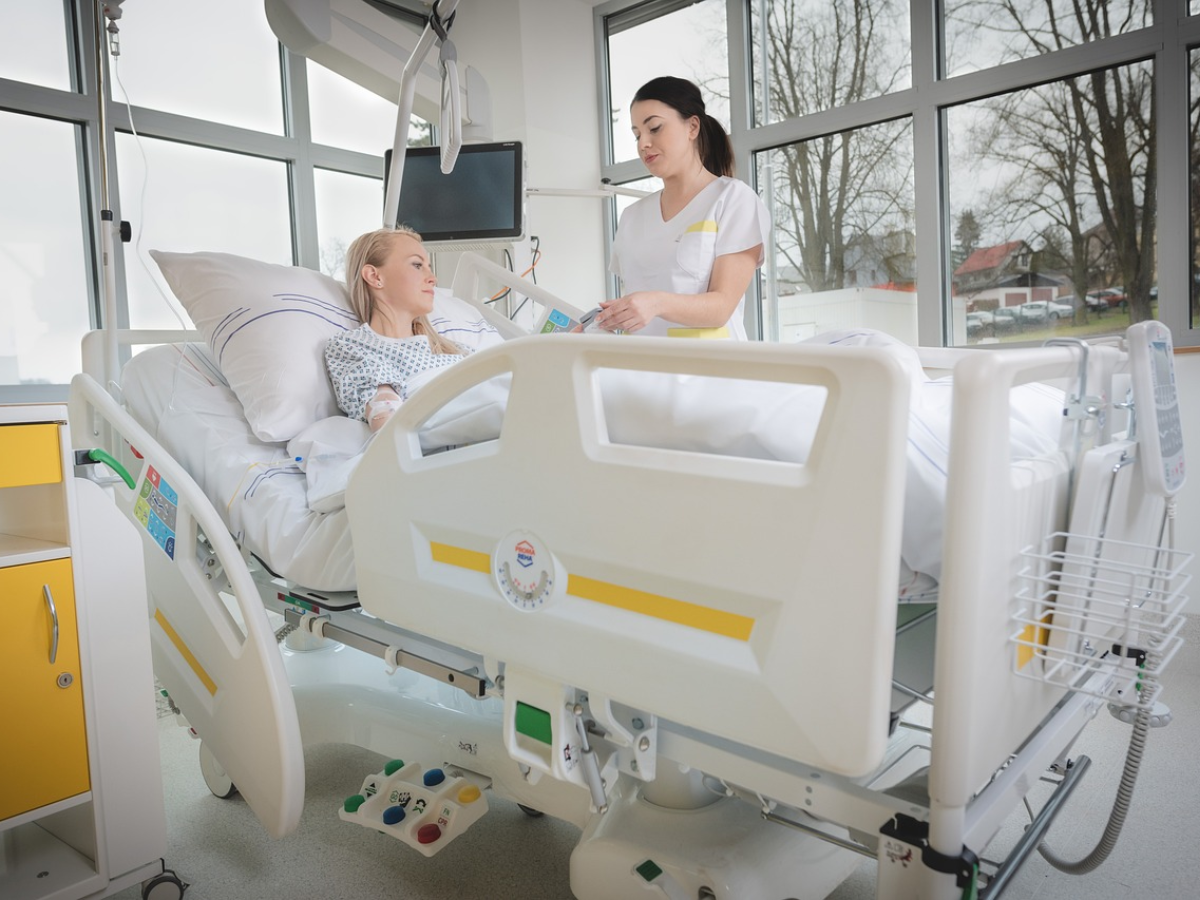 Standardized Comparison of Voice-Based Information and Documentation Systems to Established Systems in Intensive Care: Crossover Study